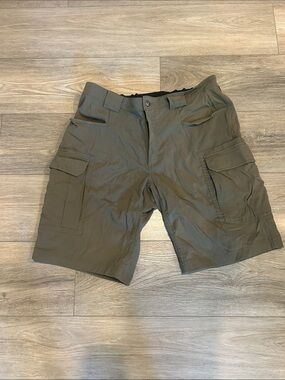 Duluth Trading‎ Co Olive Green Utility Cargo Shorts with Flap Pockets Size Large